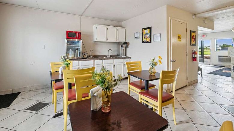 <b>Super 8 Millbury/Toledo Other</b>. Images powered by <a href="https://iceportal.shijigroup.com/" title="IcePortal" target="_blank">IcePortal</a>.