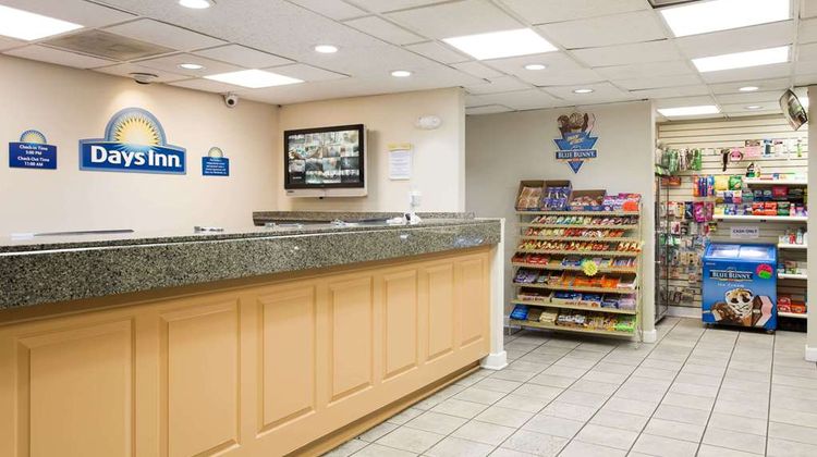 Days Inn Norfolk Lobby