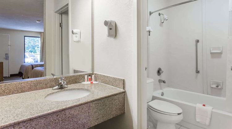 Days Inn Norfolk Room