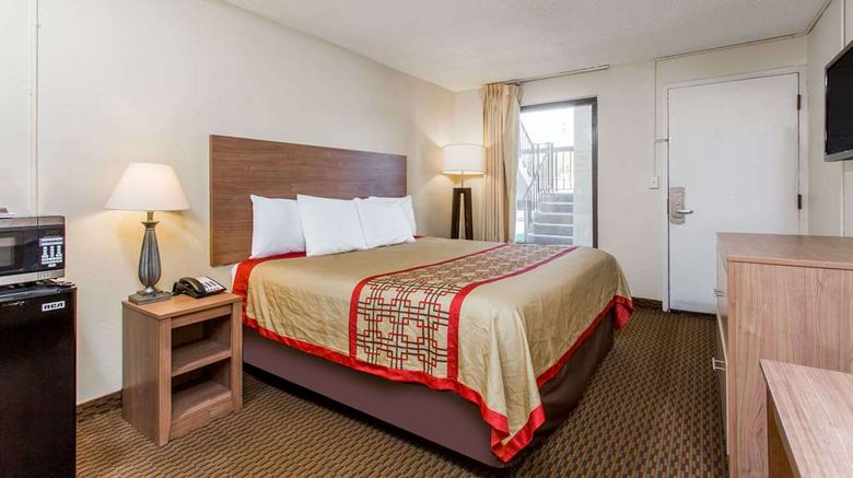 <b>Days Inn Norfolk Room</b>. Images powered by <a href="https://iceportal.shijigroup.com/" title="IcePortal" target="_blank">IcePortal</a>.