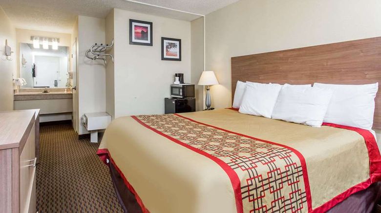 <b>Days Inn Norfolk Room</b>. Images powered by <a href="https://iceportal.shijigroup.com/" title="IcePortal" target="_blank">IcePortal</a>.