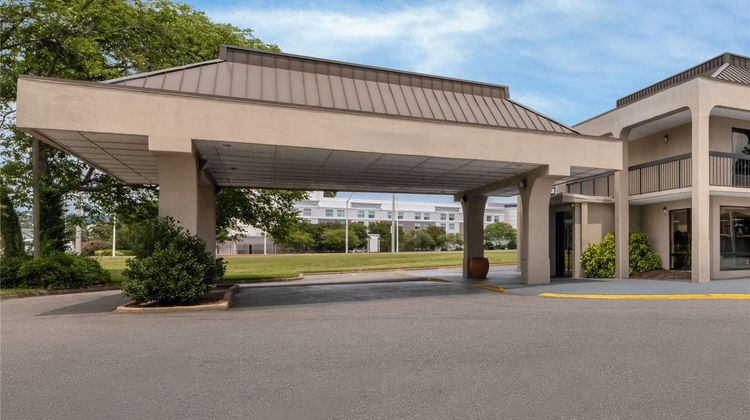 Days Inn Norfolk Exterior