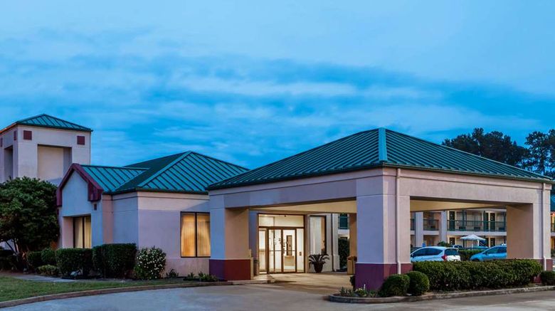 <b>Super 8  Jasper Exterior</b>. Images powered by <a href="https://iceportal.shijigroup.com/" title="IcePortal" target="_blank">IcePortal</a>.