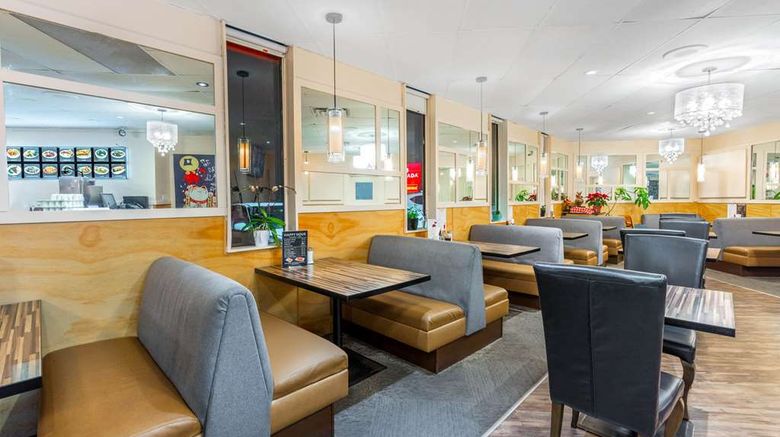<b>Ramada Coquitlam Restaurant</b>. Images powered by <a href="https://iceportal.shijigroup.com/" title="IcePortal" target="_blank">IcePortal</a>.