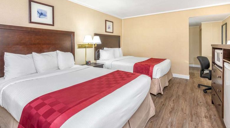 <b>Ramada Coquitlam Room</b>. Images powered by <a href="https://iceportal.shijigroup.com/" title="IcePortal" target="_blank">IcePortal</a>.
