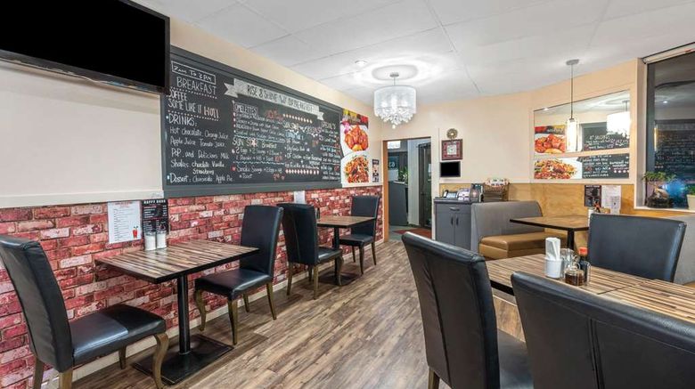 <b>Ramada Coquitlam Restaurant</b>. Images powered by <a href="https://iceportal.shijigroup.com/" title="IcePortal" target="_blank">IcePortal</a>.