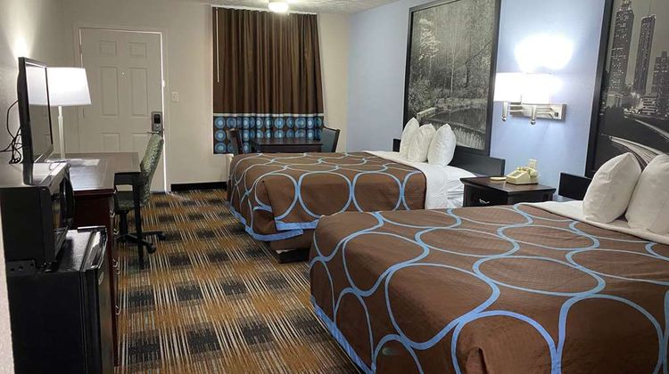 Super 8 Covington Room