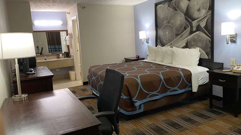 <b>Super 8 Covington Room</b>. Images powered by <a href="https://iceportal.shijigroup.com/" title="IcePortal" target="_blank">IcePortal</a>.