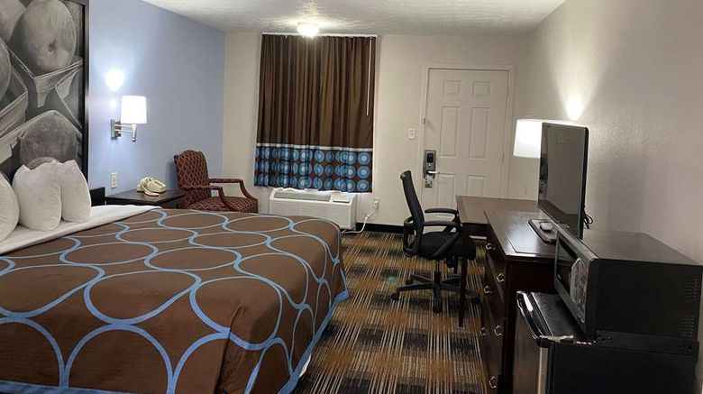 <b>Super 8 Covington Room</b>. Images powered by <a href="https://iceportal.shijigroup.com/" title="IcePortal" target="_blank">IcePortal</a>.