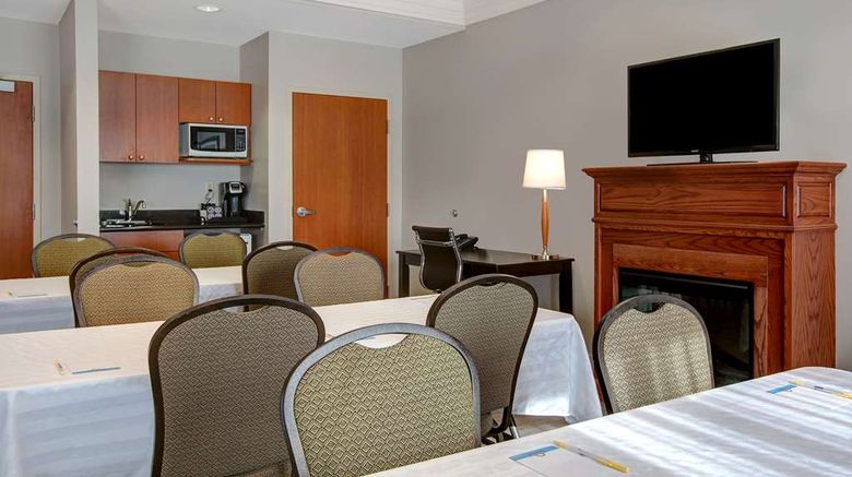 <b>Days Inn & Suites Collingwood Meeting</b>. Images powered by <a href="https://iceportal.shijigroup.com/" title="IcePortal" target="_blank">IcePortal</a>.