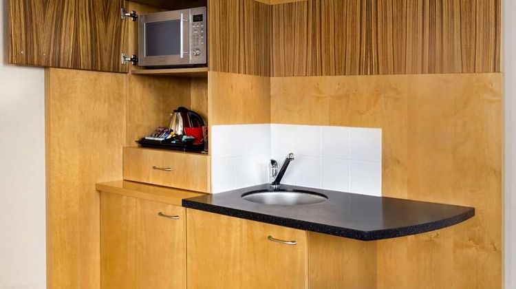 Ramada Hotel & Suites Coventry Suite