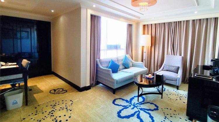 Ramada Plaza Tian Lu Hotel Room