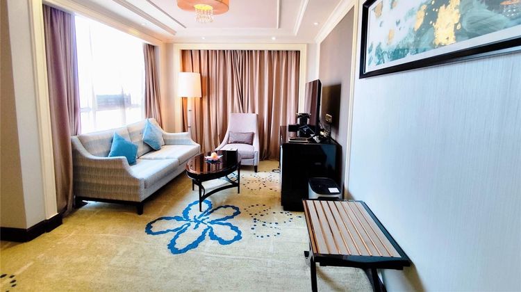 Ramada Plaza Tian Lu Hotel Room