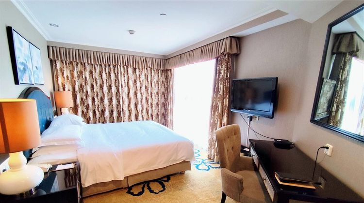 Ramada Plaza Tian Lu Hotel Suite