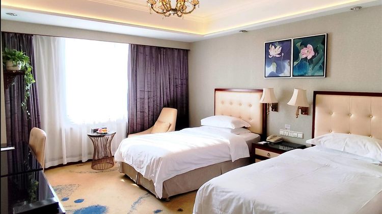 Ramada Plaza Tian Lu Hotel Room