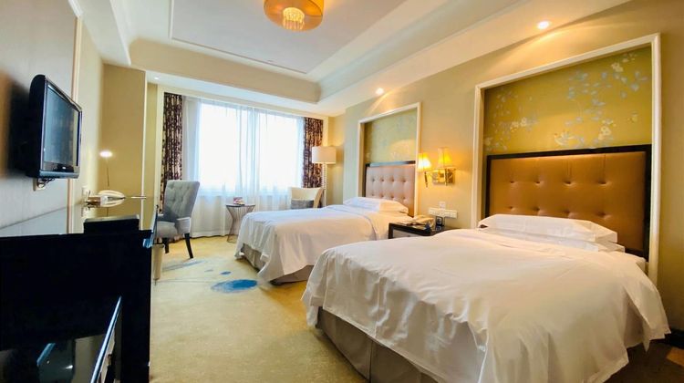 Ramada Plaza Tian Lu Hotel Room