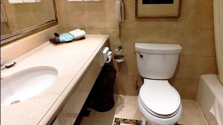 Ramada Plaza Tian Lu Hotel Room