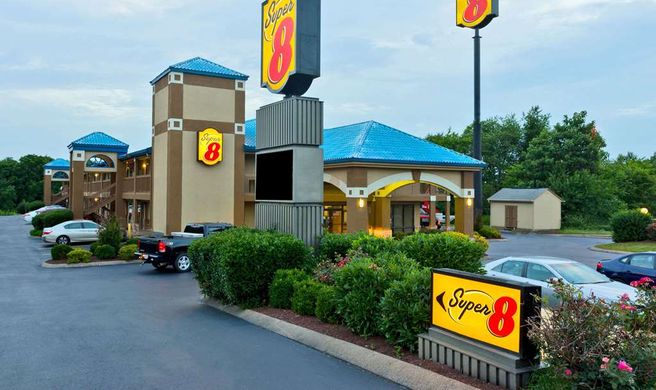 Super 8 Franklin/Hwy 31 Exterior