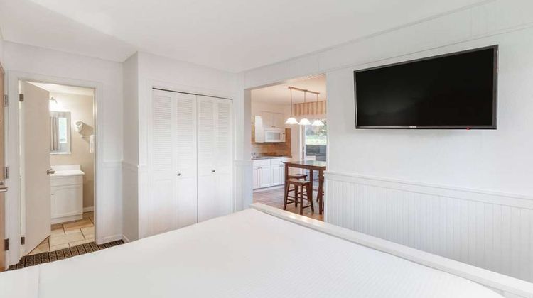 Traverse City MI Travelodge Suite