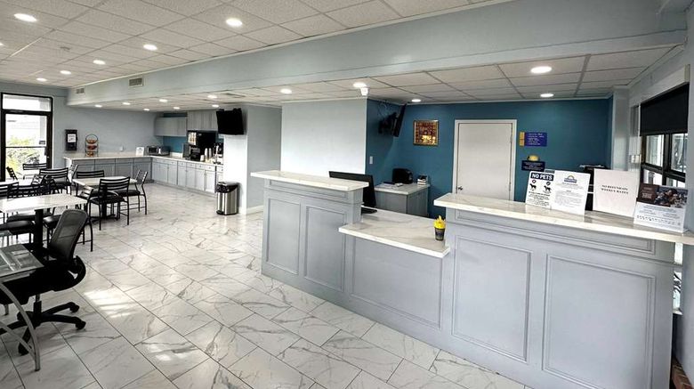 <b>Days Inn Lake Charles Lobby</b>. Images powered by <a href="https://iceportal.shijigroup.com/" title="IcePortal" target="_blank">IcePortal</a>.