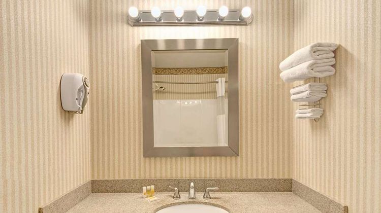 Days Inn Ridgefield Room