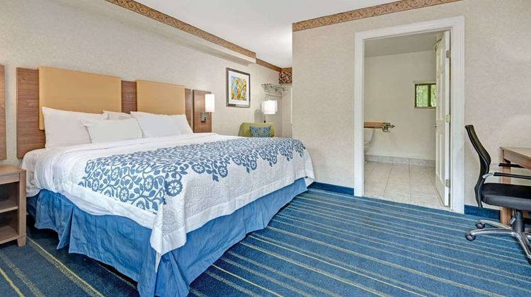Days Inn Ridgefield Room