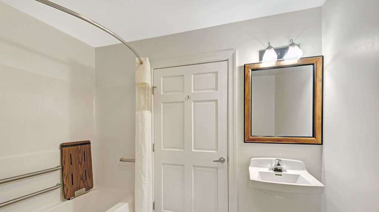 Days Inn Ridgefield Room