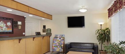 Howard Johnson Inn Salem Lobby