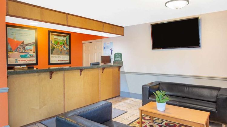 Howard Johnson Inn Salem Lobby
