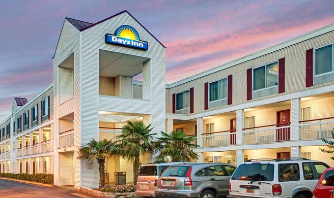 Days Inn Marietta-Atlanta-Delk Road Exterior