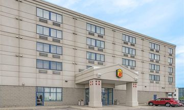 Super 8 Mississauga
