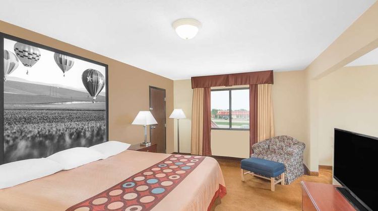 Super 8 Marshalltown Room