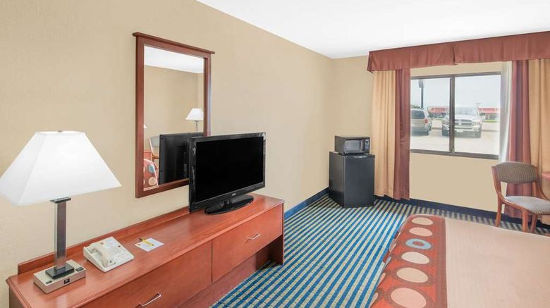 <b>Super 8 Marshalltown Room</b>. Images powered by <a href="https://iceportal.shijigroup.com/" title="IcePortal" target="_blank">IcePortal</a>.