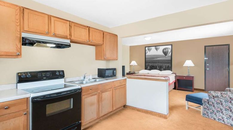 <b>Super 8 Marshalltown Room</b>. Images powered by <a href="https://iceportal.shijigroup.com/" title="IcePortal" target="_blank">IcePortal</a>.
