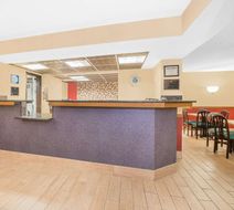 Super 8 Marshalltown Lobby