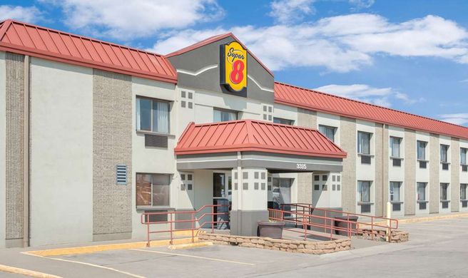 Super 8 Marshalltown Exterior