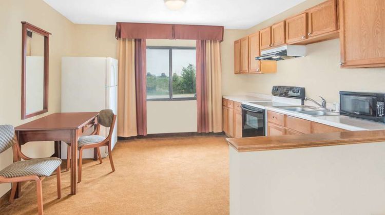 Super 8 Marshalltown Room