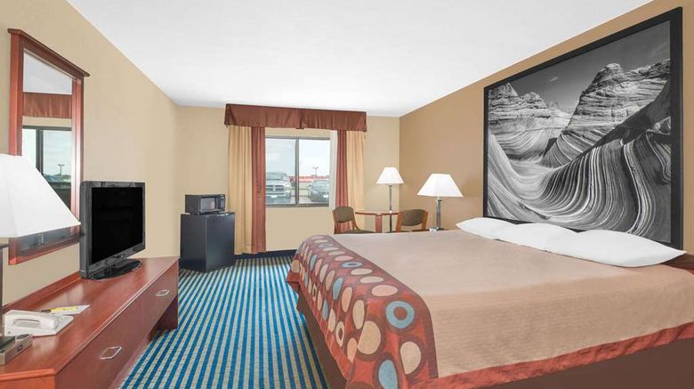<b>Super 8 Marshalltown Room</b>. Images powered by <a href="https://iceportal.shijigroup.com/" title="IcePortal" target="_blank">IcePortal</a>.