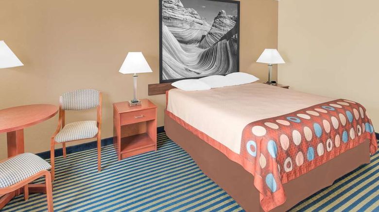 <b>Super 8 Marshalltown Room</b>. Images powered by <a href="https://iceportal.shijigroup.com/" title="IcePortal" target="_blank">IcePortal</a>.