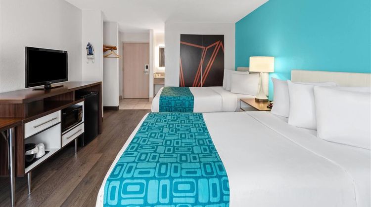 Howard Johnson Detroit Metro Airport Room