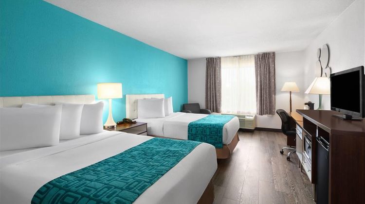 Howard Johnson Detroit Metro Airport Room
