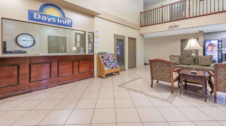 <b>Days Inn St Peters/St Charles Lobby</b>. Images powered by <a href="https://iceportal.shijigroup.com/" title="IcePortal" target="_blank">IcePortal</a>.