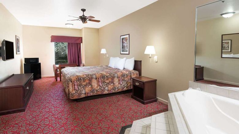 <b>Days Inn St Peters/St Charles Room</b>. Images powered by <a href="https://iceportal.shijigroup.com/" title="IcePortal" target="_blank">IcePortal</a>.