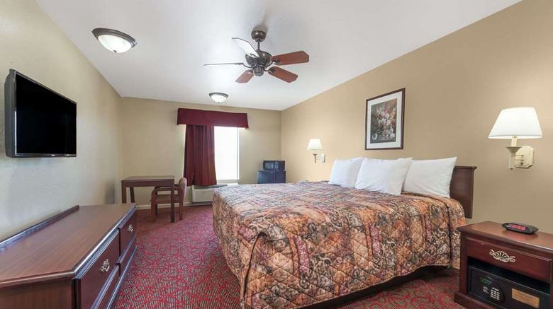 <b>Days Inn St Peters/St Charles Room</b>. Images powered by <a href="https://iceportal.shijigroup.com/" title="IcePortal" target="_blank">IcePortal</a>.