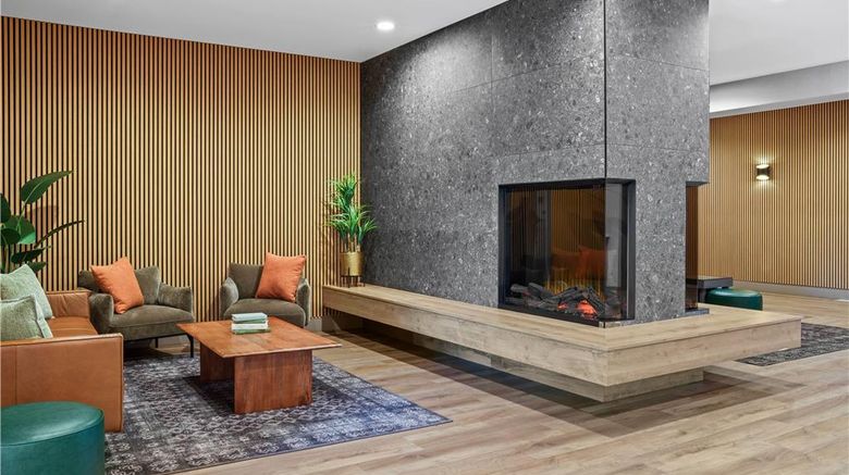 <b>Ramada Drumheller Hotels & Suites Lobby</b>. Images powered by <a href="https://iceportal.shijigroup.com/" title="IcePortal" target="_blank">IcePortal</a>.