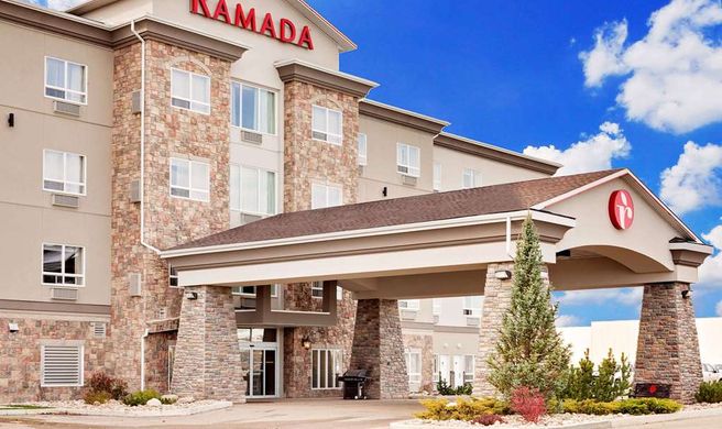 Ramada Stettler Exterior