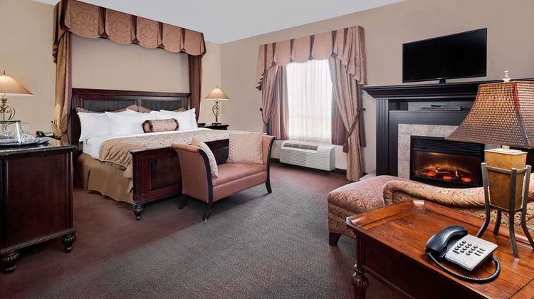 Ramada Stettler Suite