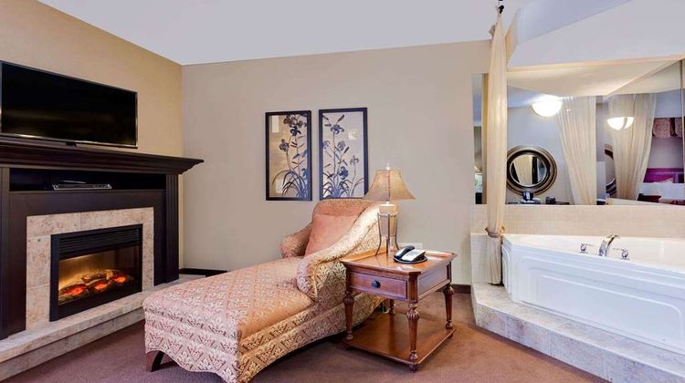 Ramada Stettler Suite