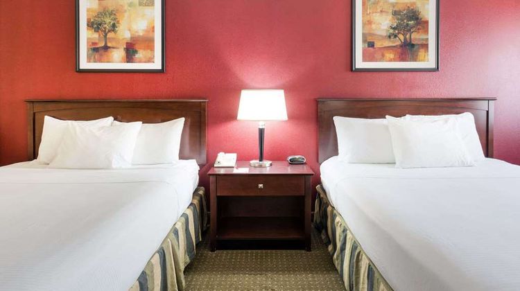 Ramada Bettendorf Room