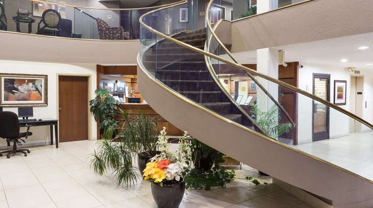 Ramada Bettendorf Lobby